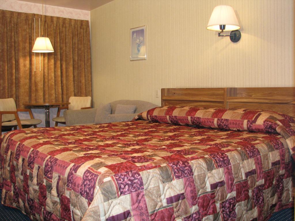 Motel St Moritz Sainte-Agathe-des-Monts Bagian luar foto